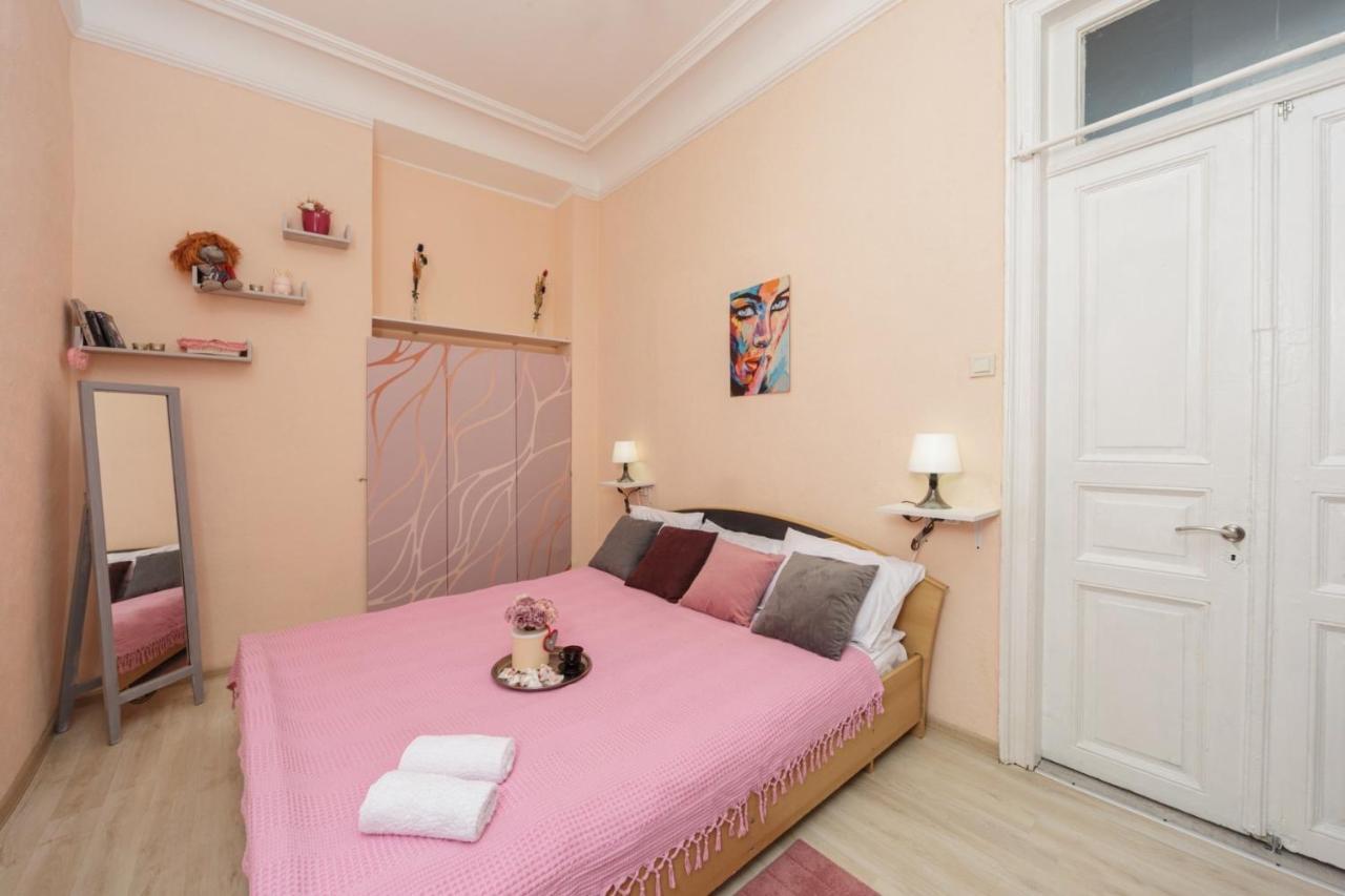 Comfortable Apartment In The Very Center Of Odessa Esterno foto